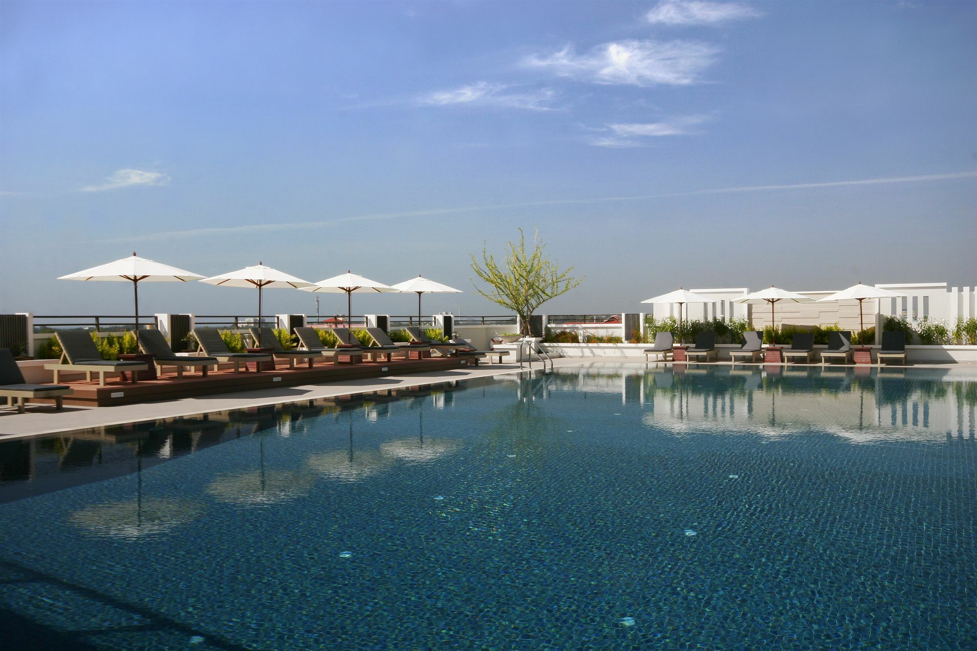 Kameo Grand Hotel & Serviced Apartment, Районг Экстерьер фото