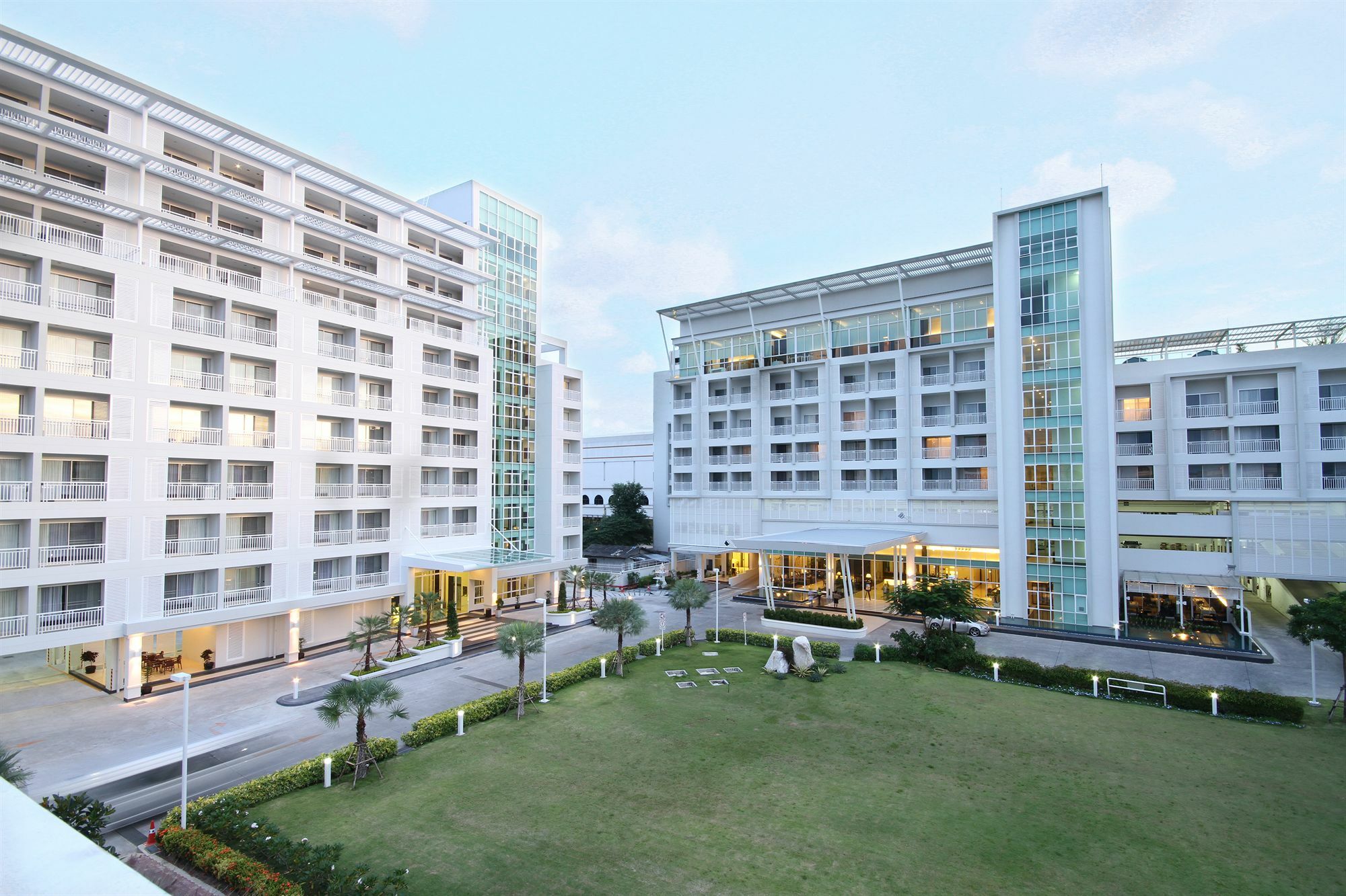 Kameo Grand Hotel & Serviced Apartment, Районг Экстерьер фото