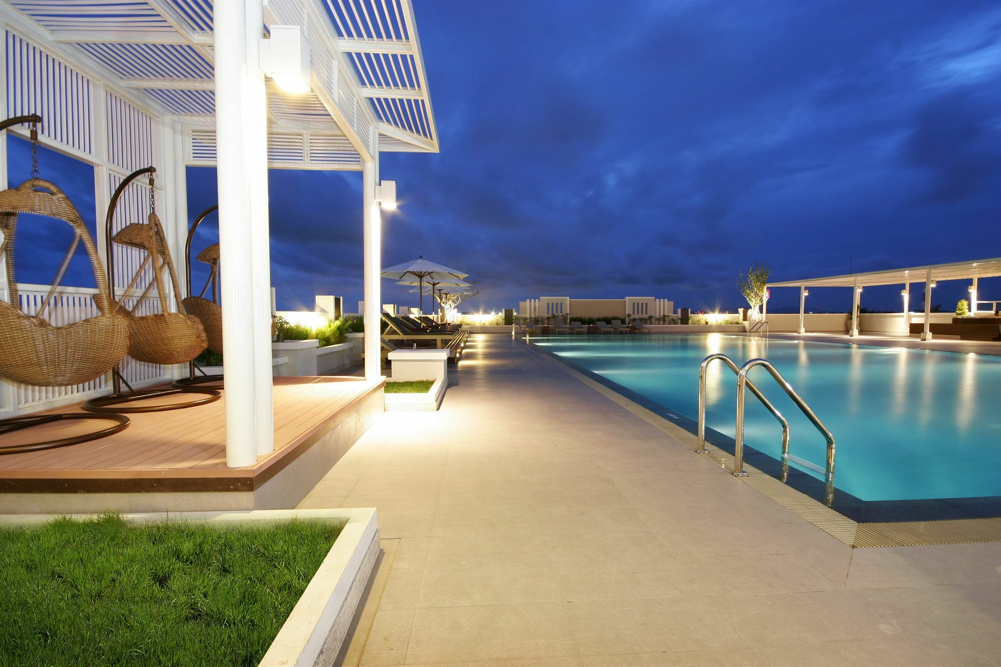 Kameo Grand Hotel & Serviced Apartment, Районг Экстерьер фото